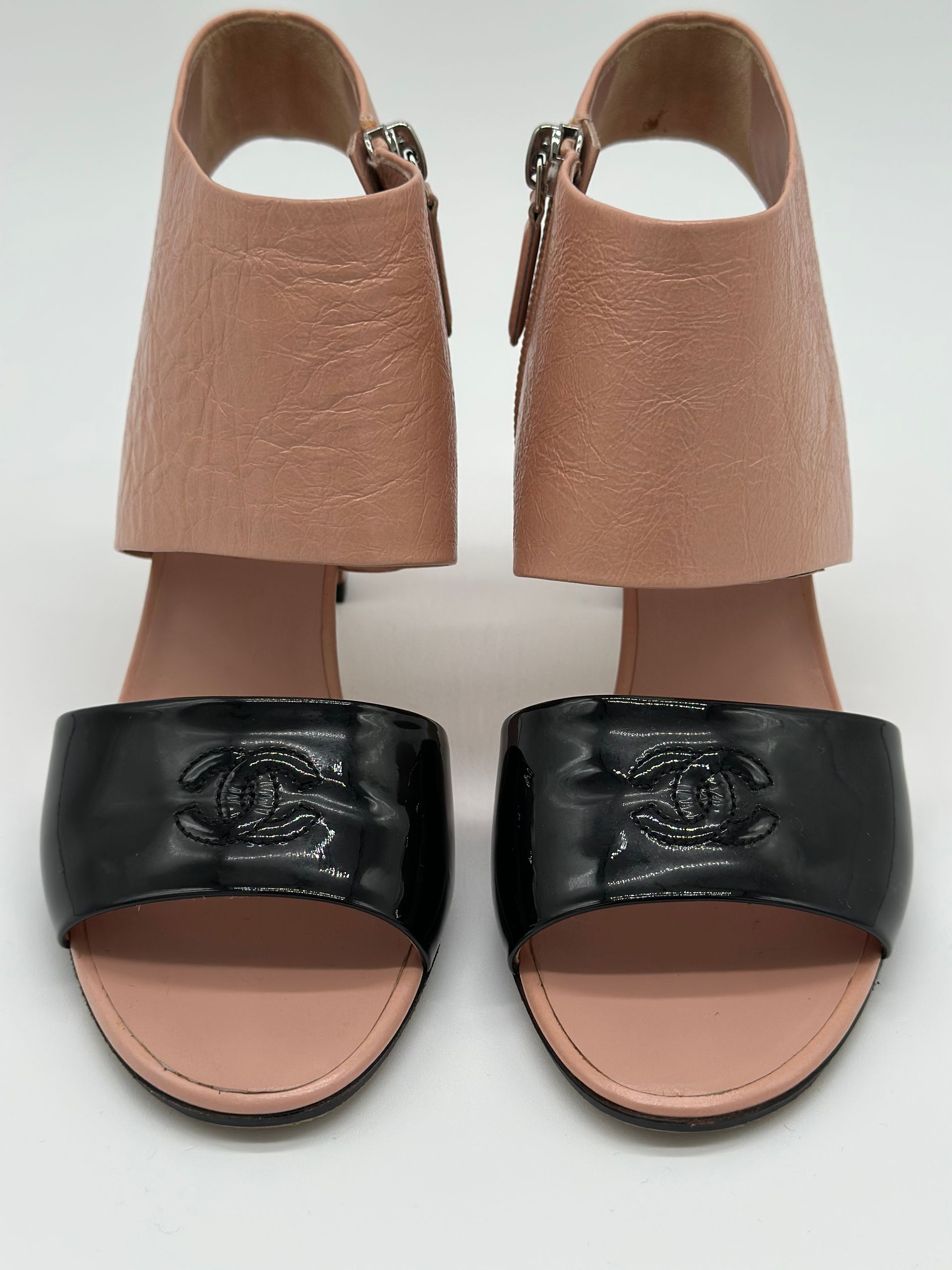 Chanel Interlocking CC Logo Sandal (Beige/Black)