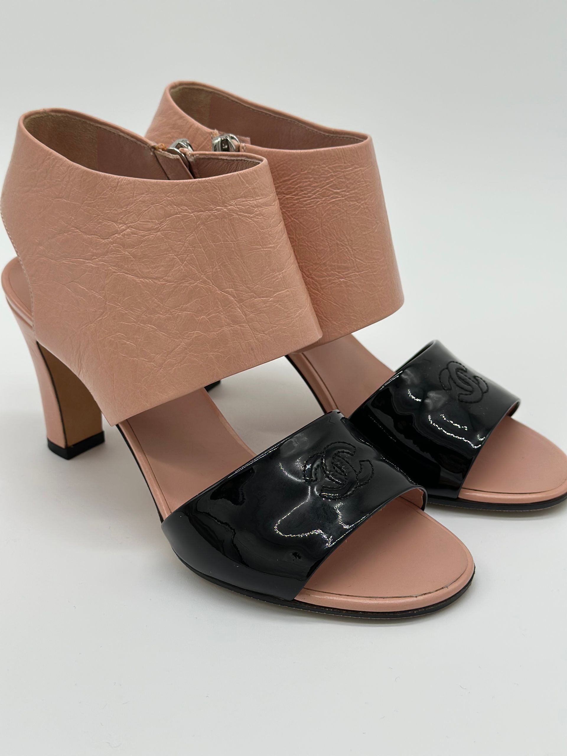 Chanel Interlocking CC Logo Sandal (Beige/Black)