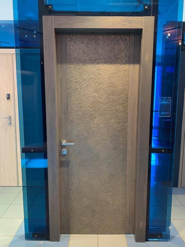 porta moderna in legno satinato