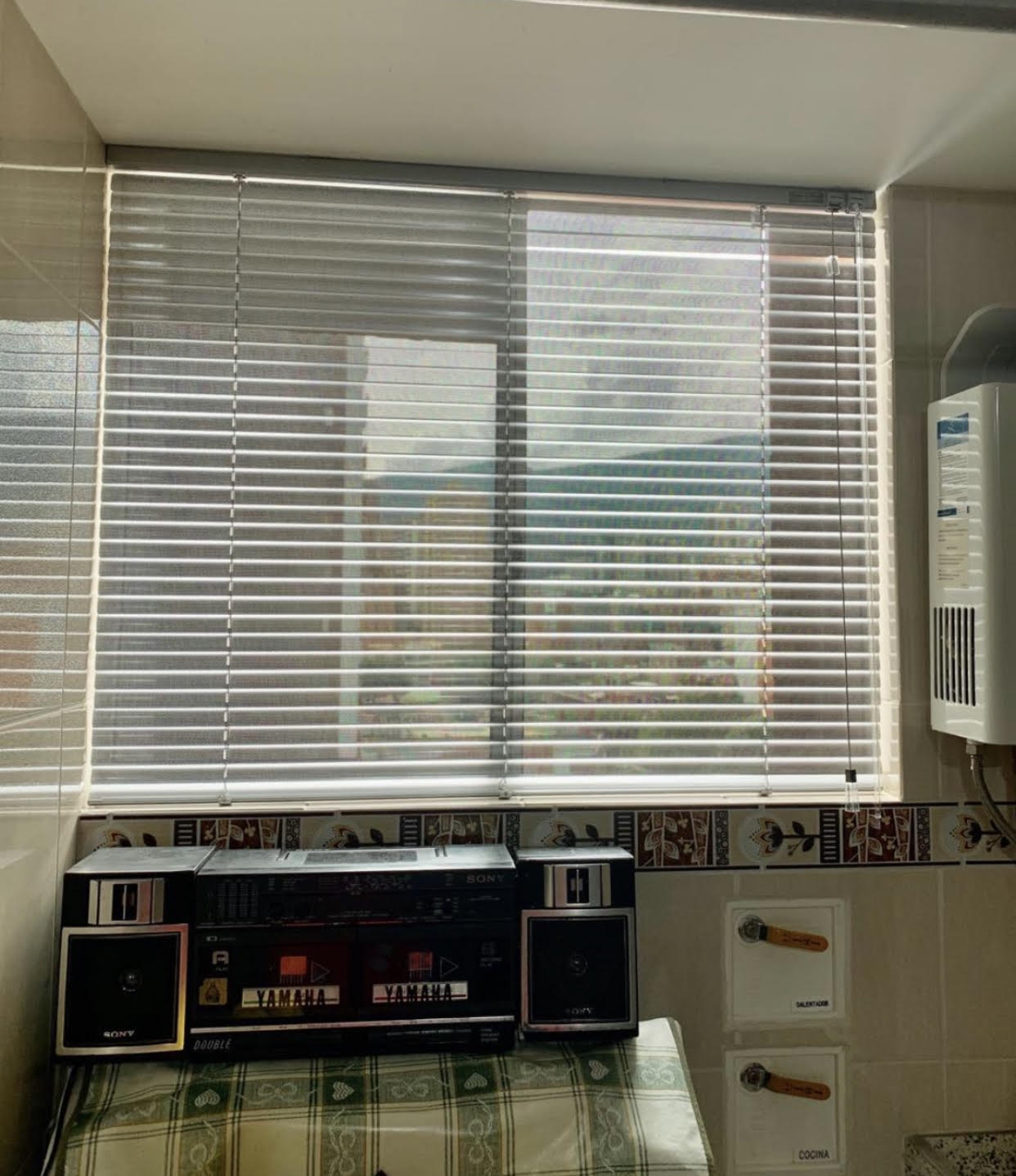 Minipersiana Perforada