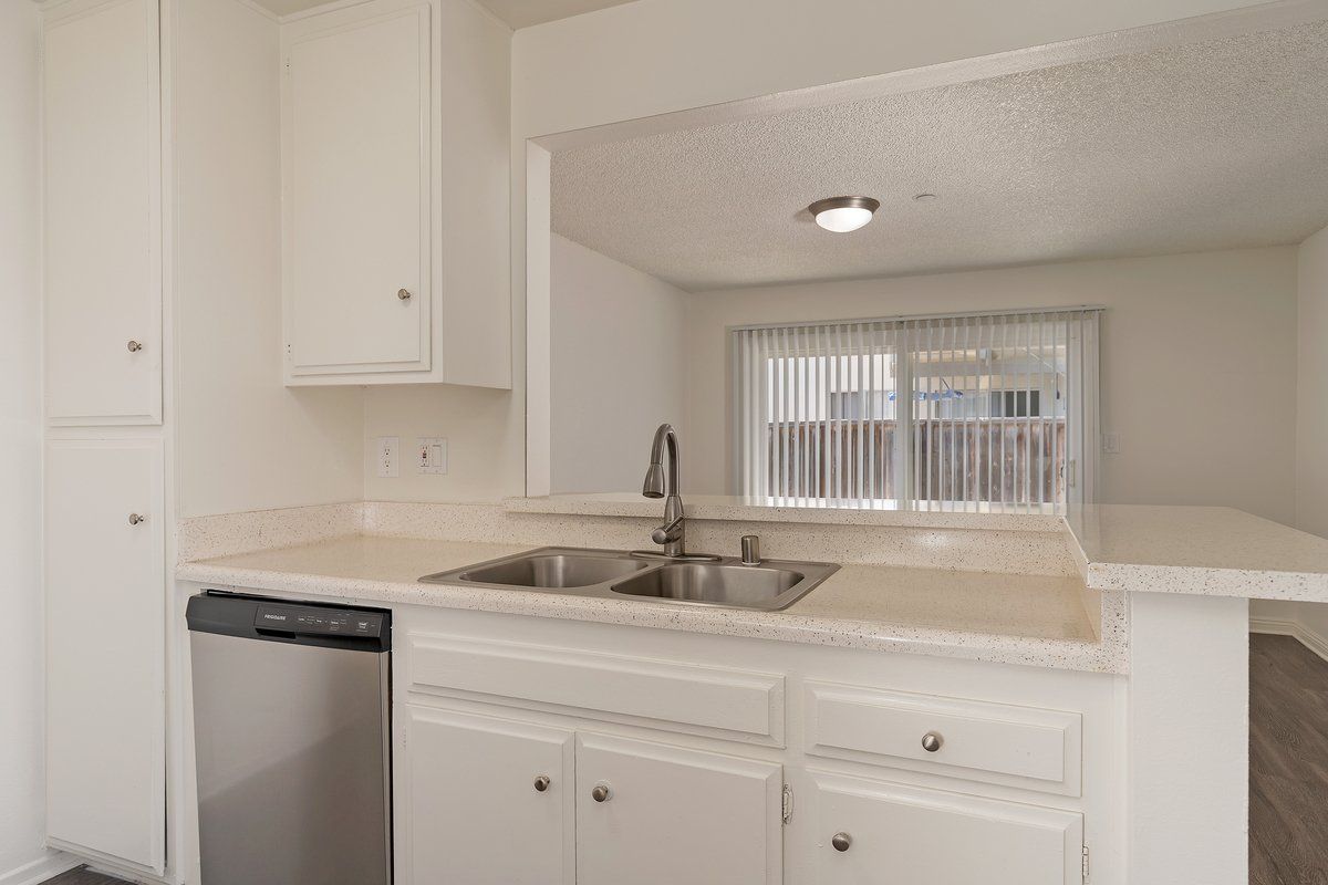 Windsor Gardens Apartment Homes Property Details