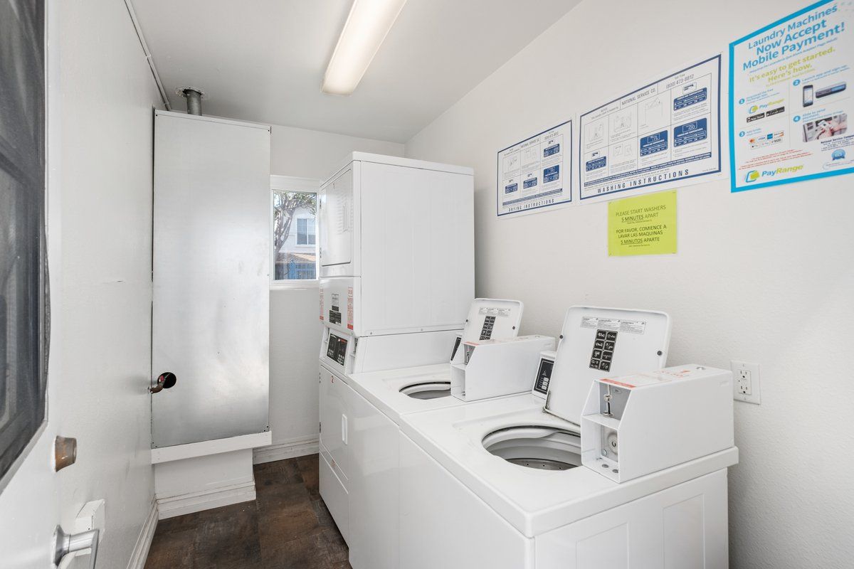 Bay Manor Apartment Property Image of laundry facilities