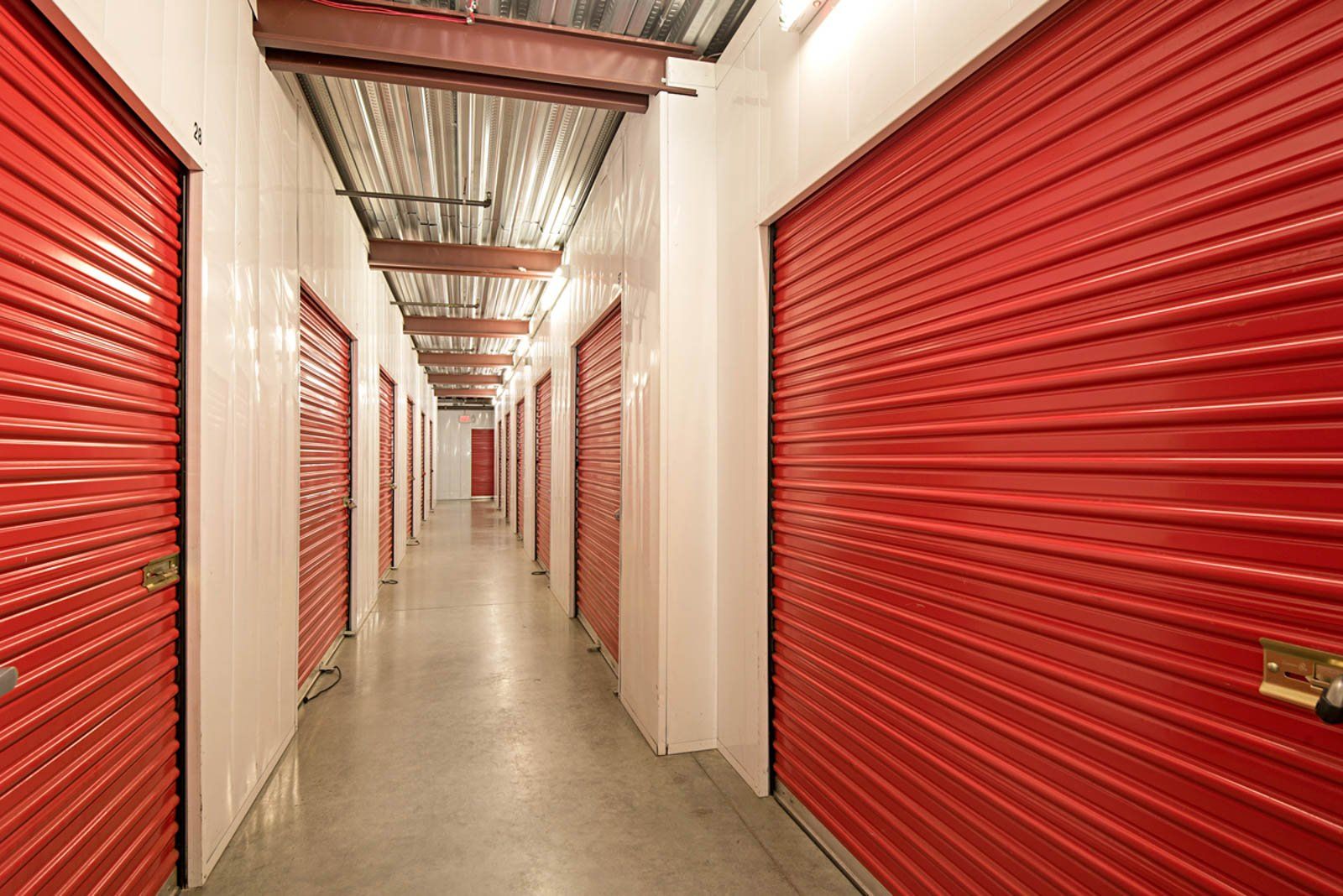949 Storage Property Detail Image - hallway