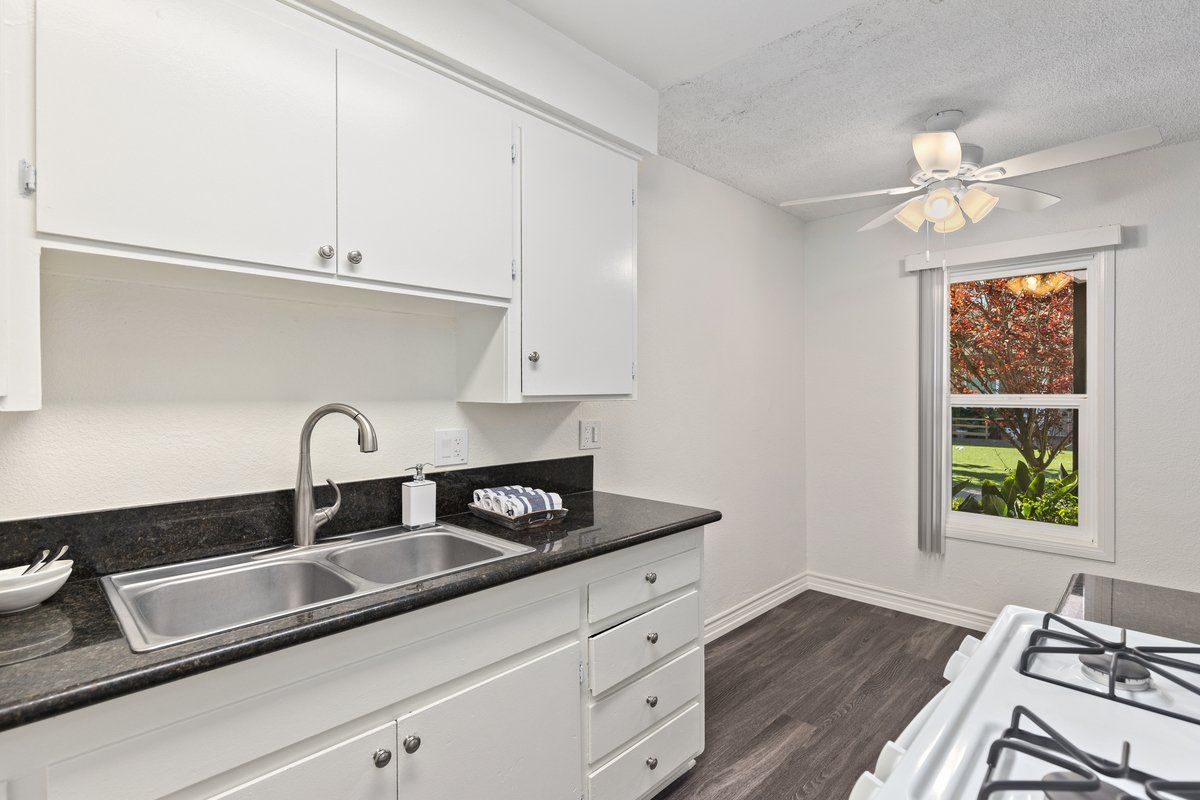 Bay Breeze Villas image of interior kitchen