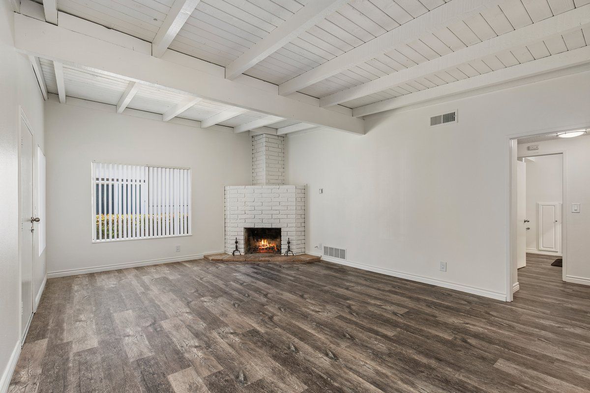 Clearbrook Lane property image of interior living room