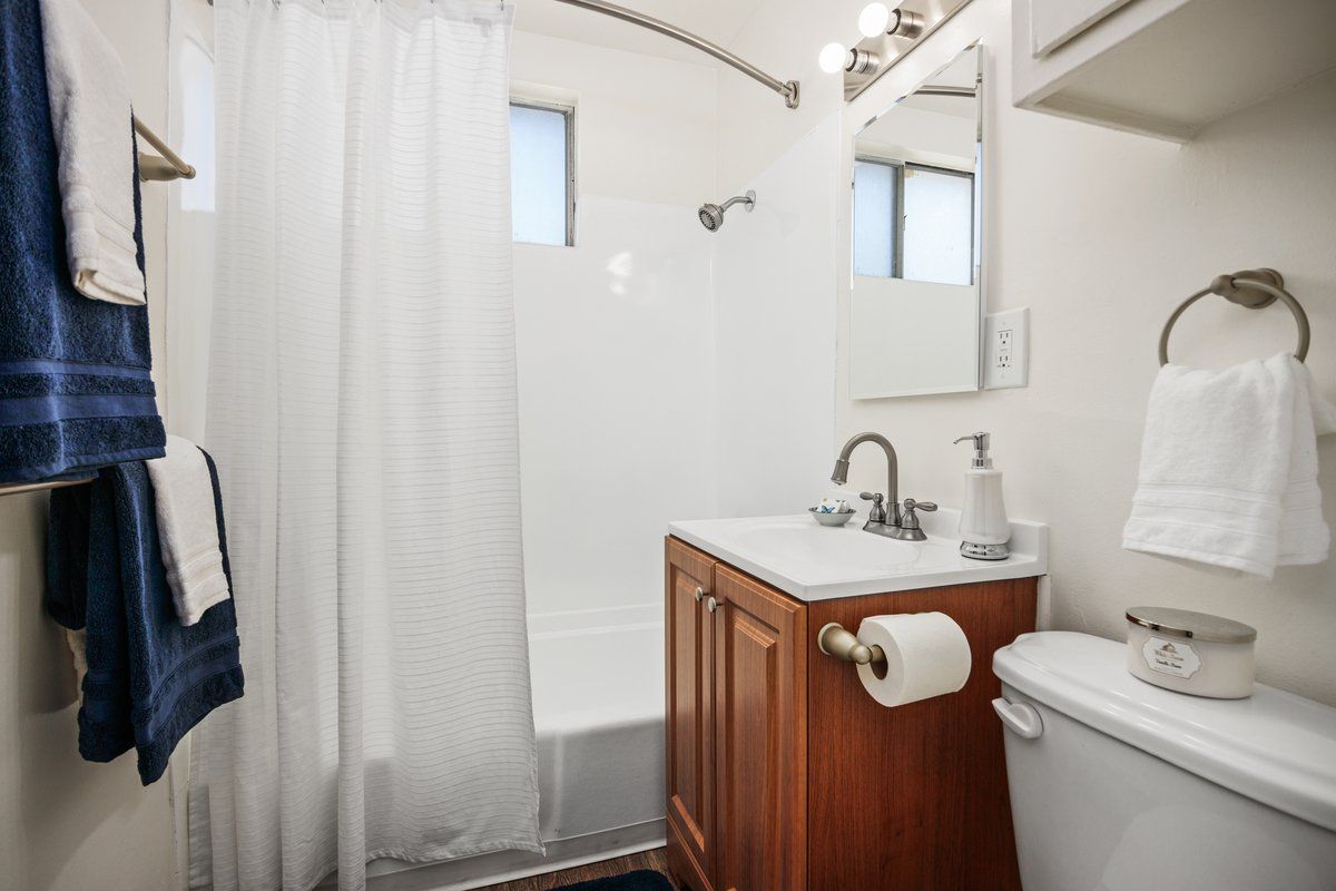 Maria Capri Apartment Property Image of interior bathroom