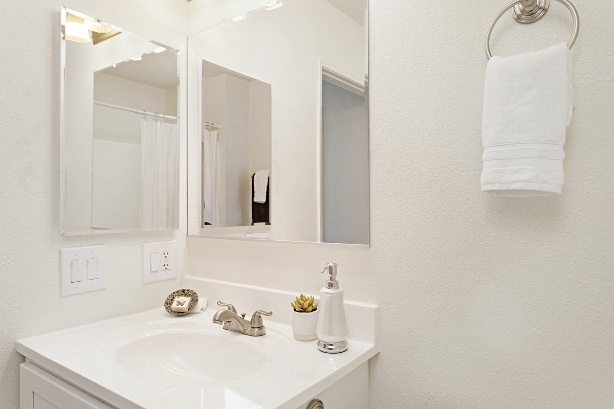 Oakleaf Apartments property image of interior bathroom