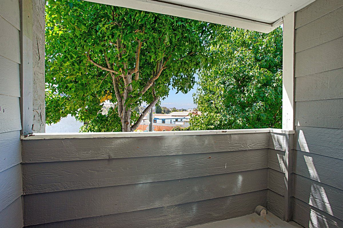 Oakleaf Apartments property image of porch