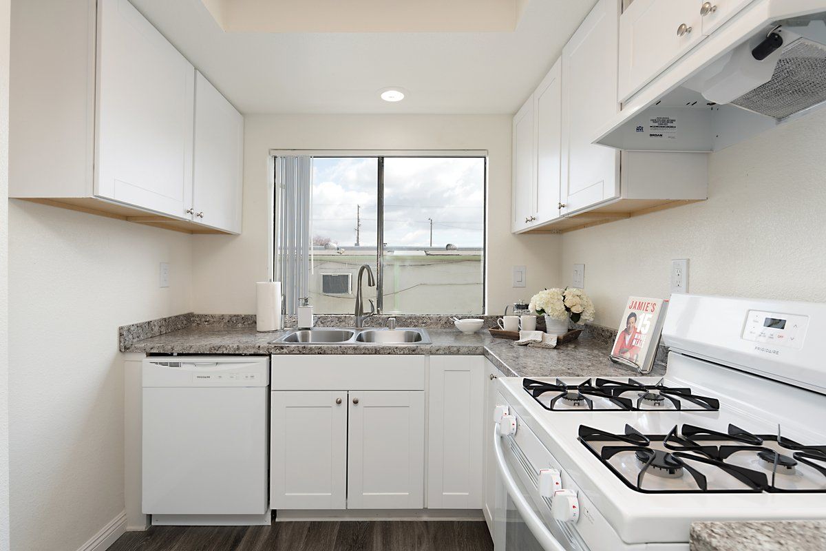 Savanna Villa Apartments property photo of interior kitchen