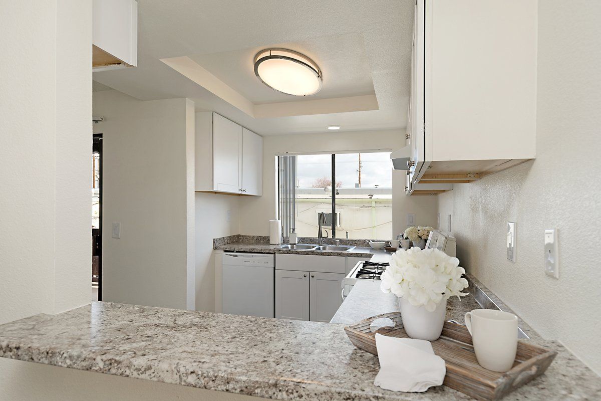 Savanna Villa Apartments property photo of interior kitchen