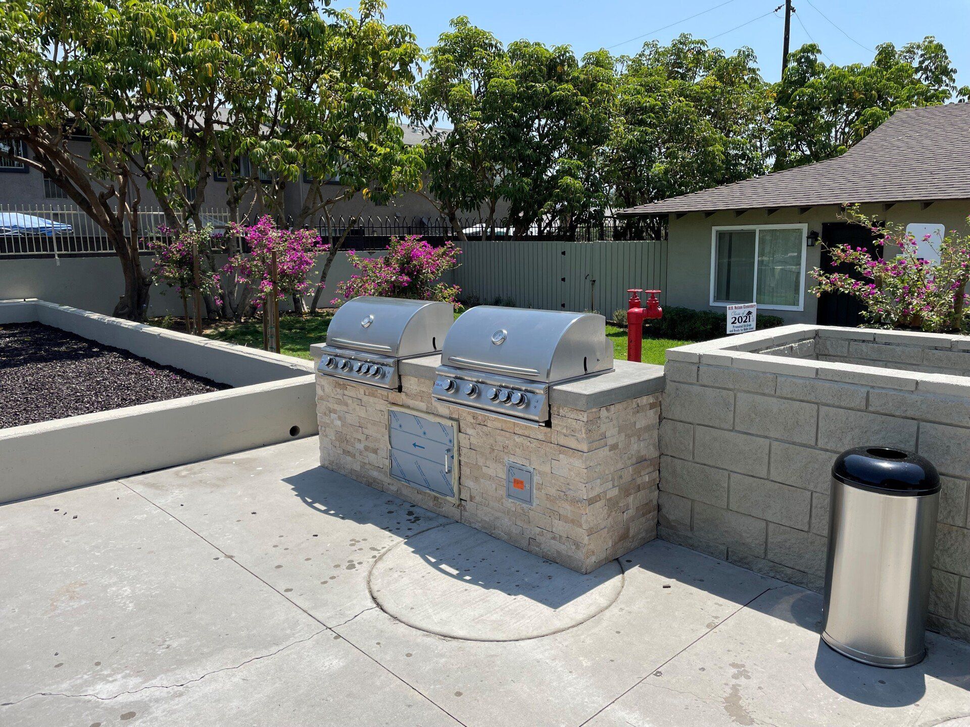 Windsor Gardens Apartments property photo of exterior shared barbeque area