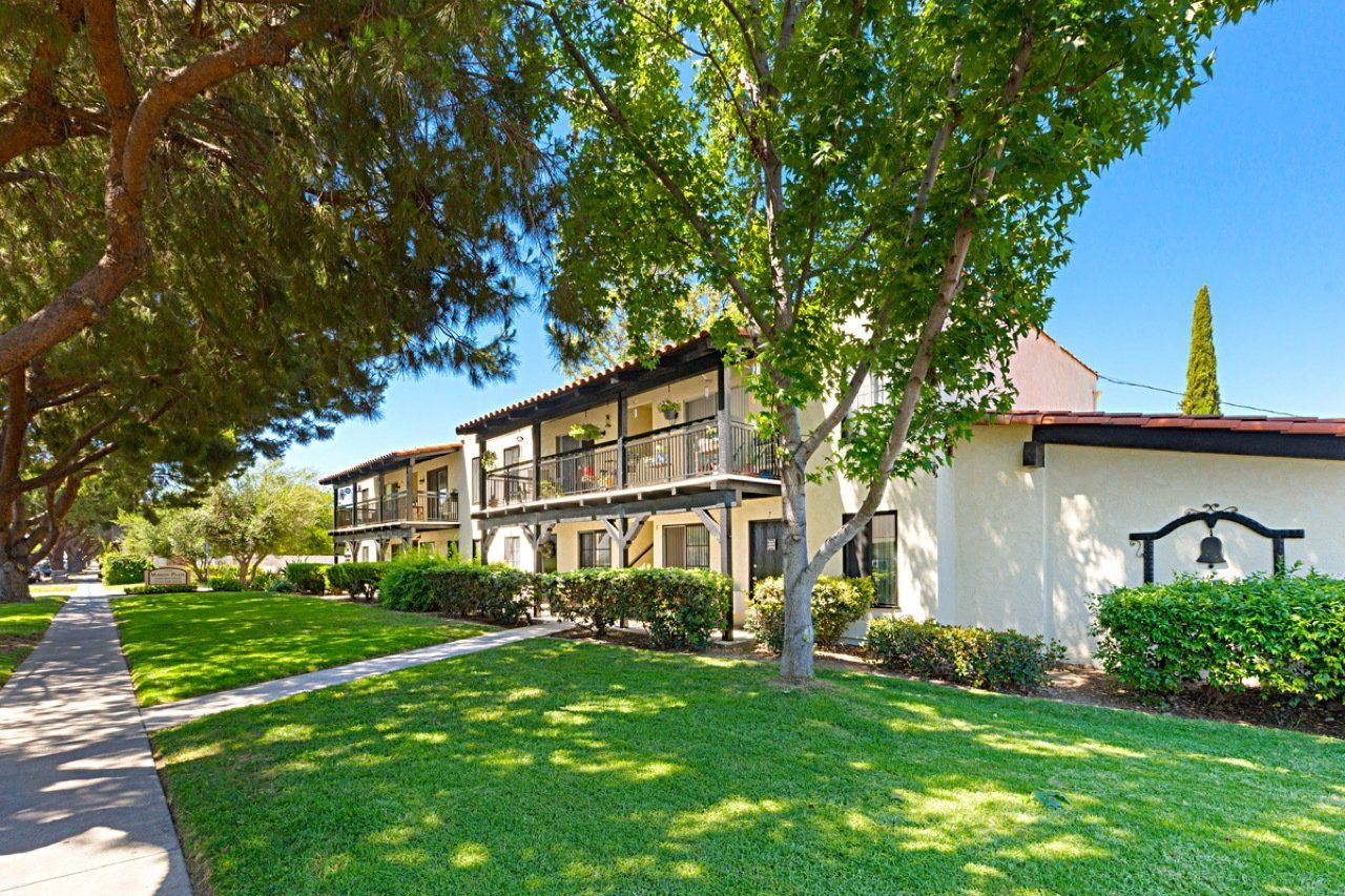 Mission Plaza Apartments Property Image of exterior