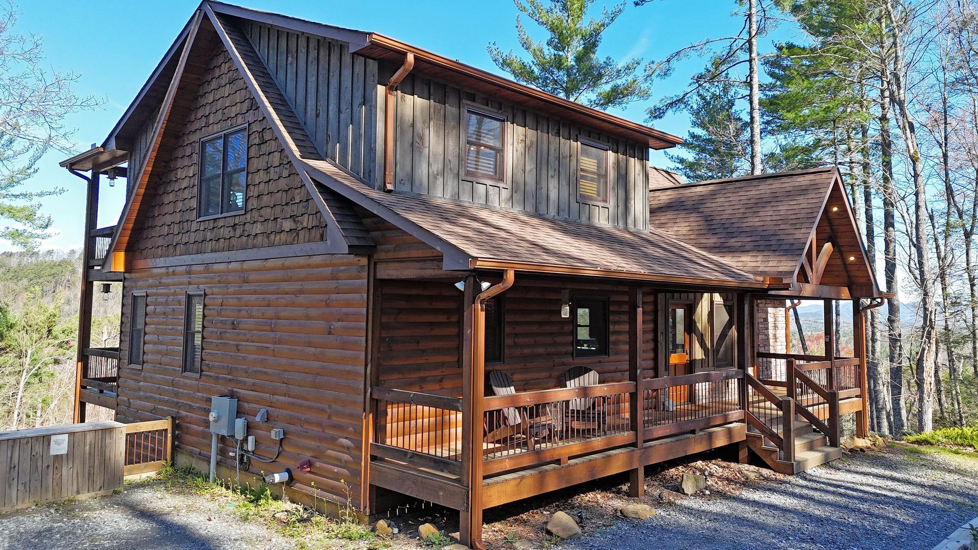 Mountain Oasis is a luxury 3 bedroom cabin with a great view that is pet friendly