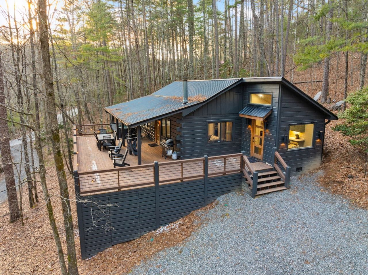 Peach and Plumeria is a luxury 2 bedroom cabin in the Blue Ridge area of the north Georgia mountains