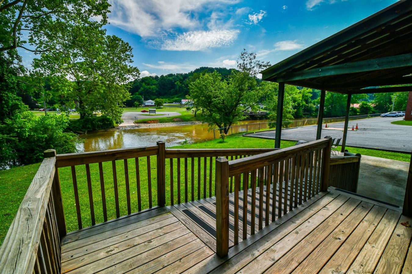 Image of Toccoa river house cabin which is managed by Mountain Escapes cabin rentals