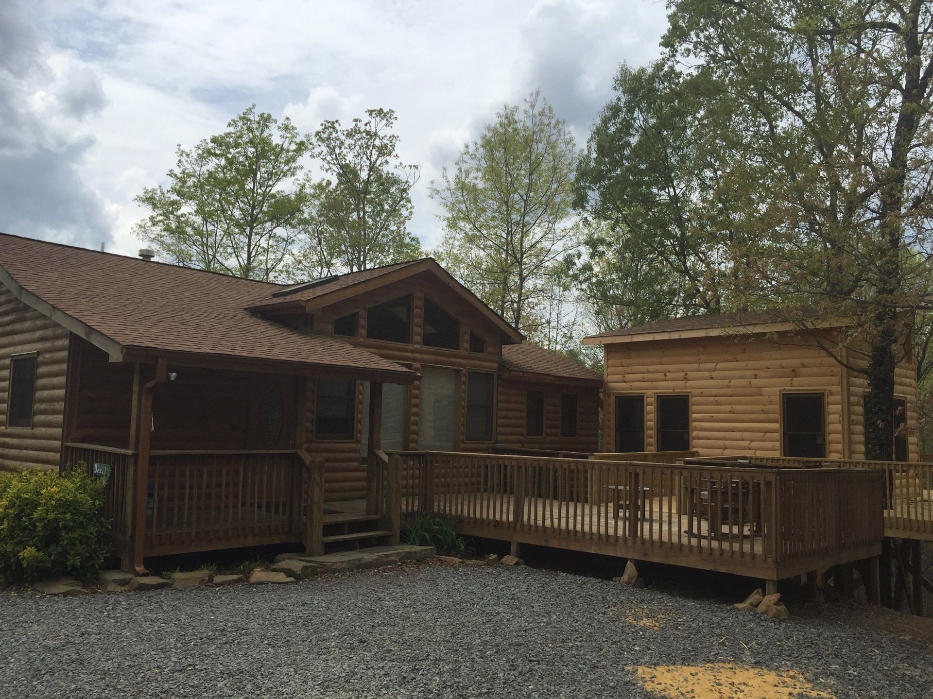 Denali is a 6-bedroom, 5-bath cabin that is pet-friendly in Blue Ridge GA