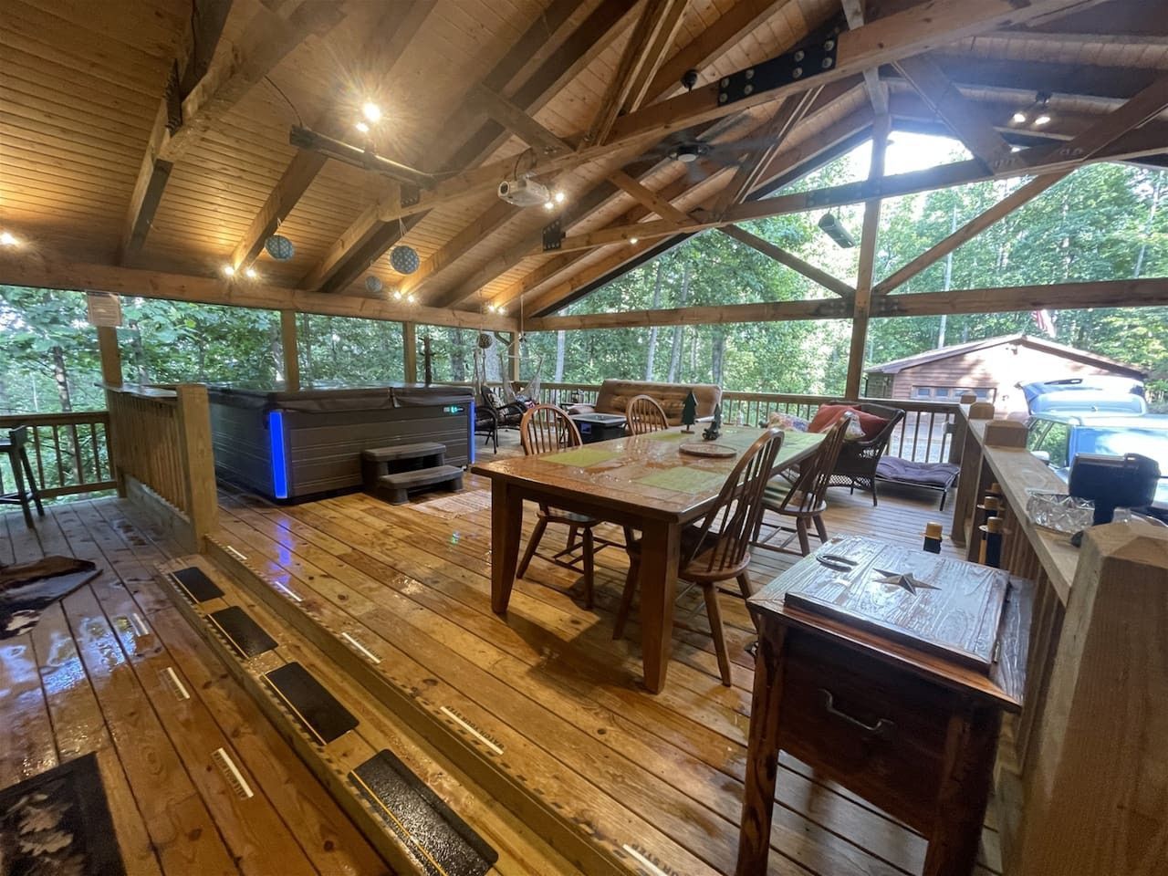 Poplar Ridge is a 3 bedroom cabin with a great outdoor living area in Blairsville GA that is pet-friendly