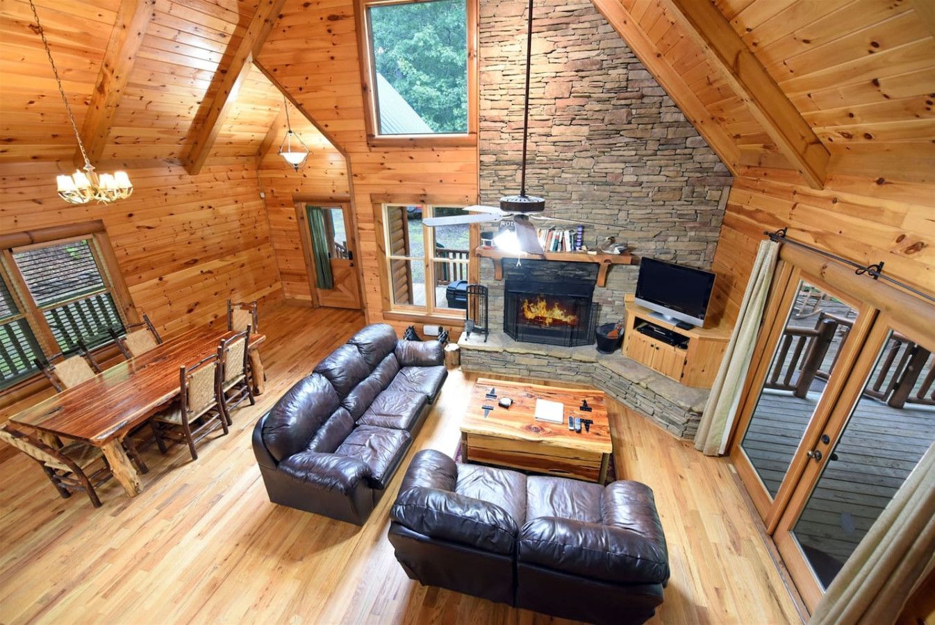 Image of living room of Safe haven Image  which is managed by Mountain Escapes cabin rentals