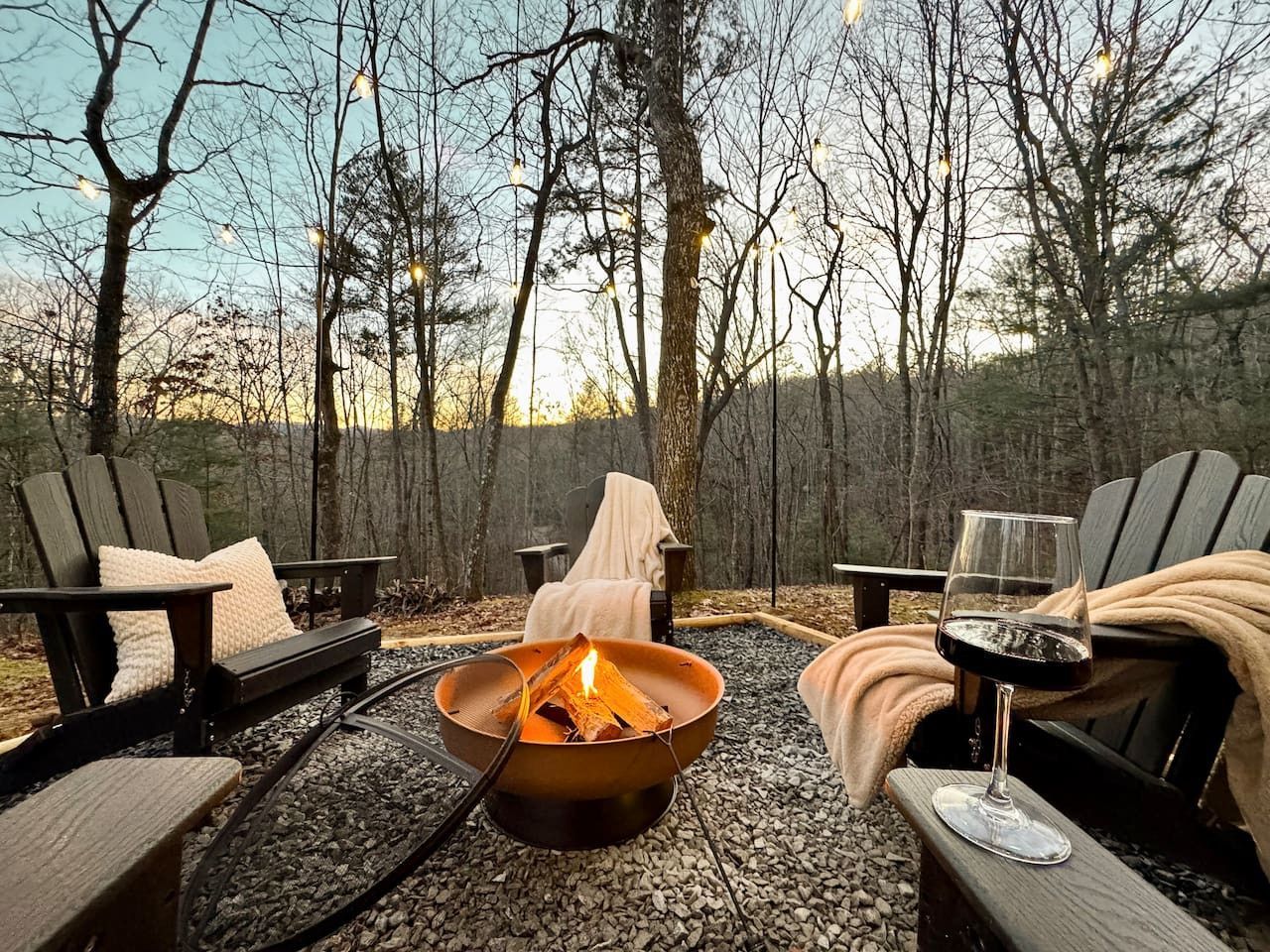 Image of The Tree House cabin which is managed by Mountain Escapes cabin rentals