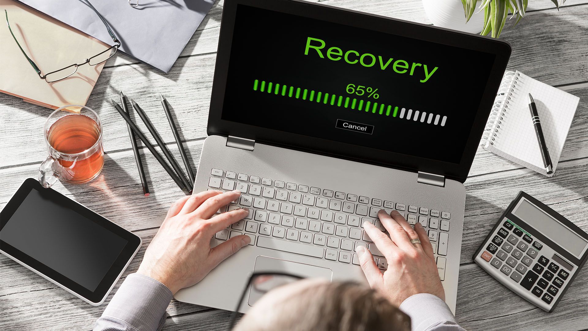 Laptop com barra de progresso de 