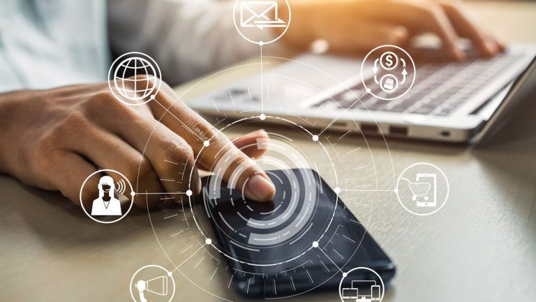 Conceito de marketing digital e LGPD representado por blocos com ícones de análise, SEO e segurança de dados.