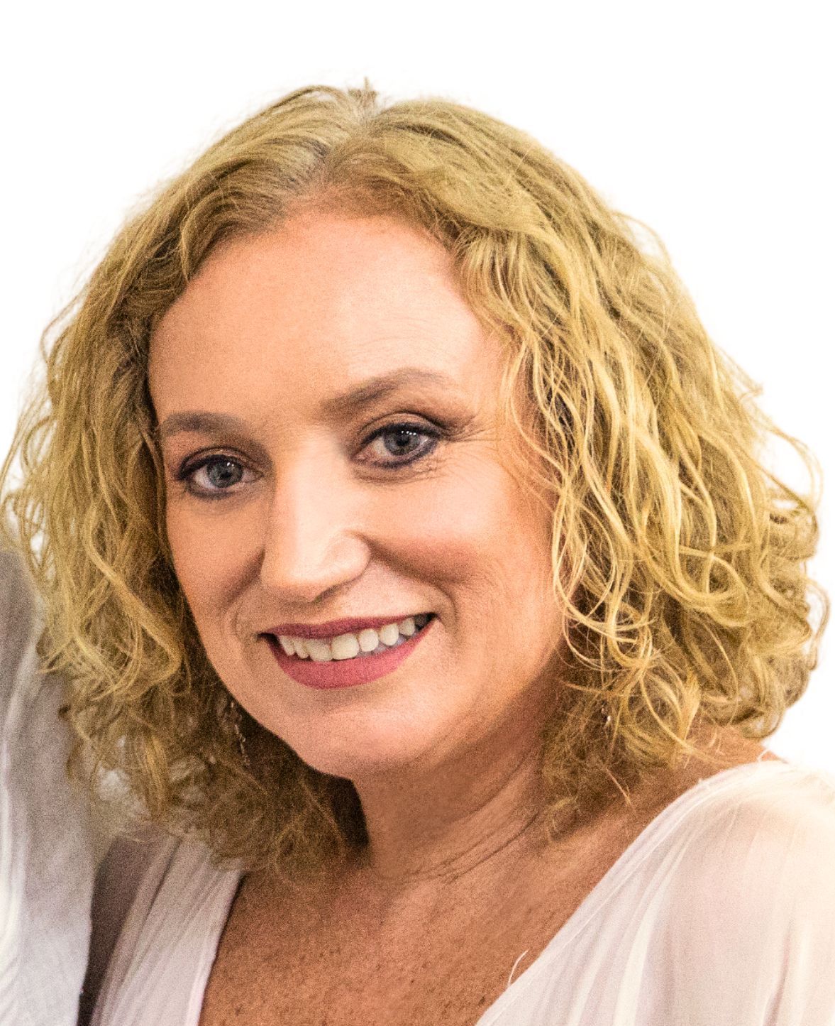 Psicóloga clínica, especialista em Terapia Familiar e de Casais e em Terapia Cognitivo-Comportamental, sendo professora e supervisora junto aos Cursos de Terapia Familiar e de Casais em Terapias Cognitivo-Comportamentais do InTCC- Ensino, Pesquisa e Atendimento Individual e Familiar, de Porto Alegre e de vários Estados do Brasil. Co-coordena o Ambulatório e o Curso de Especialização em TCC na Infância e Adolescência dessa instituição. Adriana é certificada pela EMDRIA – International Association – e membro da EMDR-Brasil. Coautora dos livros Trabalhando com crianças e suas famílias – Casos clínicos ilustrados” (2010). Trabalhando com crianças e suas famílias: Histórias Terapêuticas (2012) “De minha boca saem cobras e lagartos”; “A menina Aprisionada” (2013); “A disputa dos pensamentos” (2015) “A Derrota dos Medos” (2016); “Toninho e a Poção da Falsa Felicidade” (2016); “Tocmínio” (2017); “O menino tecnológico (2018)” e “O menino que não podia chorar (2019)”.