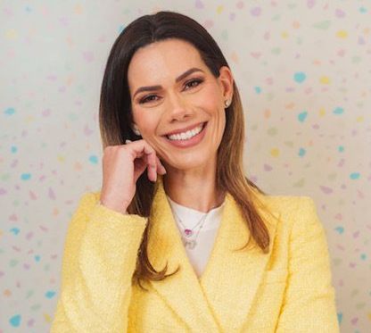 Ângelis Dantas da Cruz Lima é mãe, escritora e Psicóloga com experiência clínica há mais de 15 anos. Especialista em terapia cognitivo-comportamental, possui formação em terapia analítico comportamental, trabalha com psicoterapia baseada em evidências com crianças, adolescentes e realiza orientação parental. Educadora parental com certificação pelo Positive Discipline Association (PDA/USA) e possui certificação internacional pelo pelo ChilDbt em Terapia comportamental dialética para crianças. Professora de Pós-graduação e do cursos realizados pelo Grupo PBE e supervisora clínica da Formação Continuada na prática clínica.