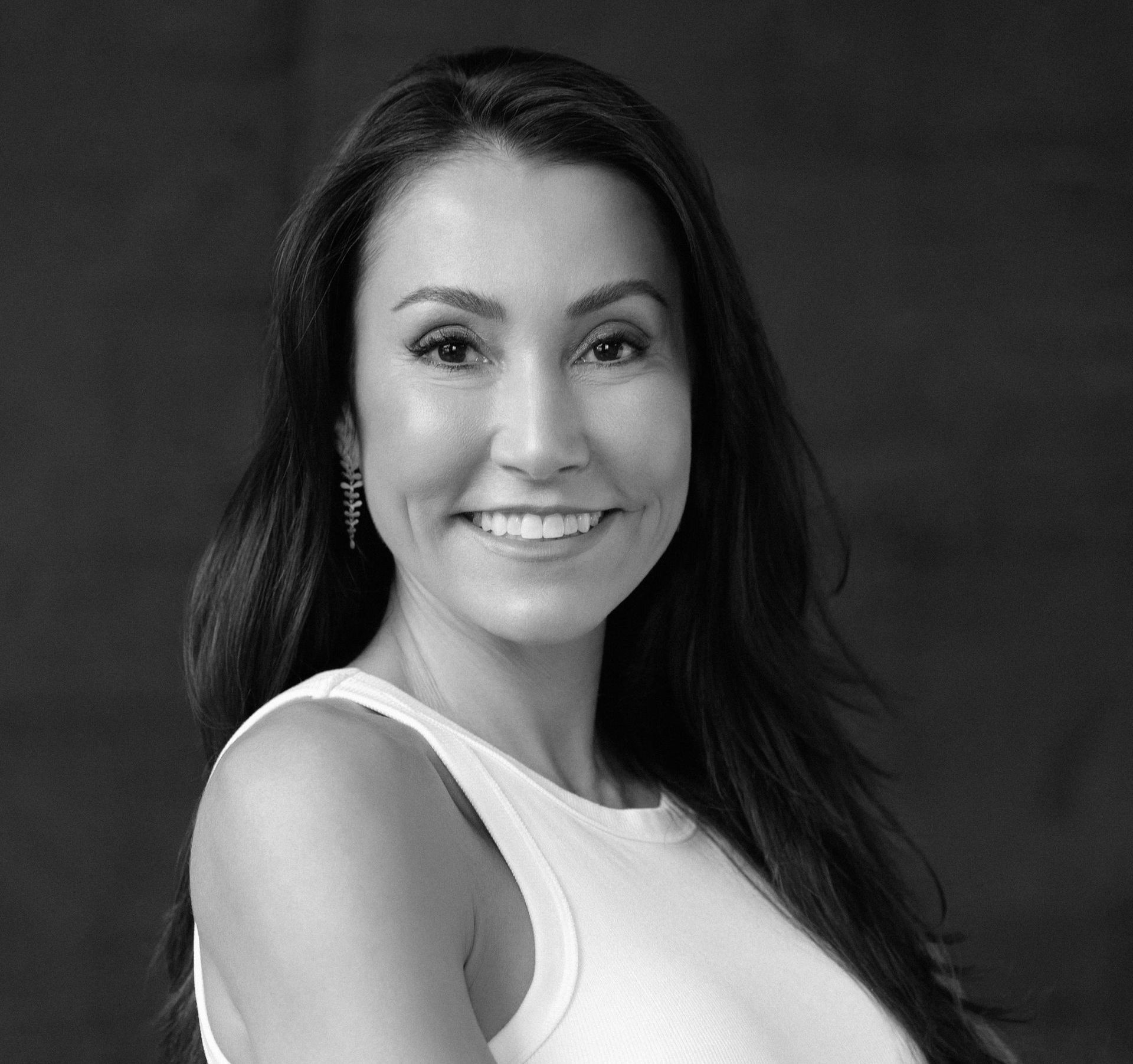 Mestre e Doutora em Psicologia do Desenvolvimento pela UFRGS com estágio na Universidade do Minho em Portugal.
Terapeuta Cognitiva Certificada pela Federação Brasileira de Terapias Cognitivas.
Já foi Professora e Pesquisadora da FEEVALE, UNISINOS e PUCRS.
Atualmente atua como Terapeuta Cognitiva e membro do Instituto Mari Johannpeter.