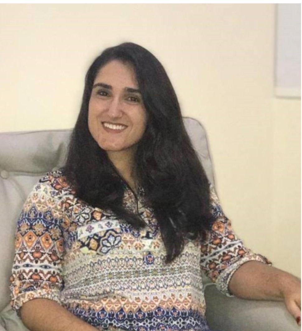 Possui graduação em Psicologia pela Universidade do Estado do Rio de Janeiro (1999), mestrado em Psicologia Social pela Universidade do Estado do Rio de Janeiro (2001) e doutorado em Psicologia Social pela Universidade do Estado do Rio de Janeiro (2007). Atualmente é professora adjunta da Universidade do Estado do Rio de Janeiro, Faculdade de Educação, Departamento de Estudos da Infância, Psicóloga clínica, especialista em Terapia Cognitivo Comportamental na Infância e na Adolescência, e Psicóloga escolar na Creche escola Studio da Criança. Tem experiência na área de Educação e psicologia clínica, com ênfase em Educação Pré-Escolar, atuando principalmente nos seguintes temas: creche/educação infantil, interação adulto-bebê, bebê recém-nascido/ desenvolvimento inicial, paternidade e contexto de alimentação, desenvolvimento emocional na prática pedagógica, desenvolvimento e saúde mental na fase da adolescência, e TCC na infância e adolescência.