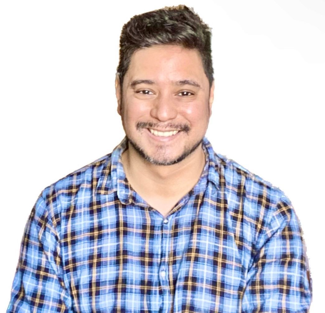 Psicólogo com licenciatura plena formado pela UFRJ. Doutor e mestre em Psicologia pela UFRJ. Especialista em terapias comportamentais contextuais (FACEFI) e em Terapia Cognitivo-Comportamental (IPCS). Terapeuta certificado pela FBTC. Atualmente é professor e supervisor da pós-graduação em TCC aplicada à infância e adolescência da PUC-Rio e coordenador da especialização em ACT do Intcc-Rio. Autor de quatro livros infantis e diversos capítulos de livro na área de Terapias Cognitivo-Comportamentais.