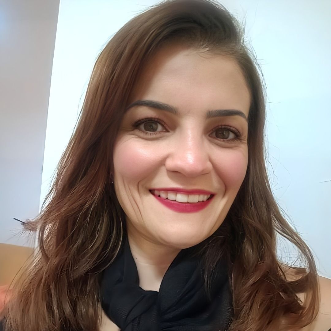 Psicóloga | Neuropsicóloga | Psicopedagoga
Especialista em Neurociências (UFMG) e em Atendimento Sistêmico às Famílias
(PUC-Minas)
Mestre em Psicologia – Cognição e Comportamento (UFMG)
Colaboradora do Laboratório de Avaliação e Intervenção em Saúde (LAVIS/UFMG)
Diretora Clínica do Espaço Integrar: Família e Escola
Membro da Diretoria da AESBE (2023–2026) e da ATC Minas (2025–2027)
Sócia-diretora da T.ser – Centro de Saberes Compartilhados