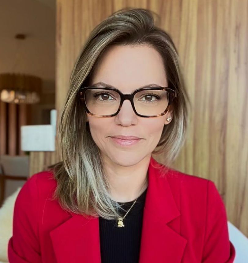 Psicóloga, Doutora em Psicologia pela PUCRS. Pós-doutorado em Psicobiologia pela UNIFESP e Pós-doutorado em Psicologia pela PUCRS. Docente da graduação e do Programa de Pós-graduação em Psicologia da PUCRS. Membro da Diretoria da Federação Brasileira de Terapias Cognitivas (FBTC). Membro da Diretoria da Federación Latinoamericana de Psicoterapias Cognitivas y Conductuales (ALAPCCO). Terapuat Certificada FBTC. Coordenadora do Grupo de Pesquisa “Psicologia, Saúde e Internet” (GPPSI).