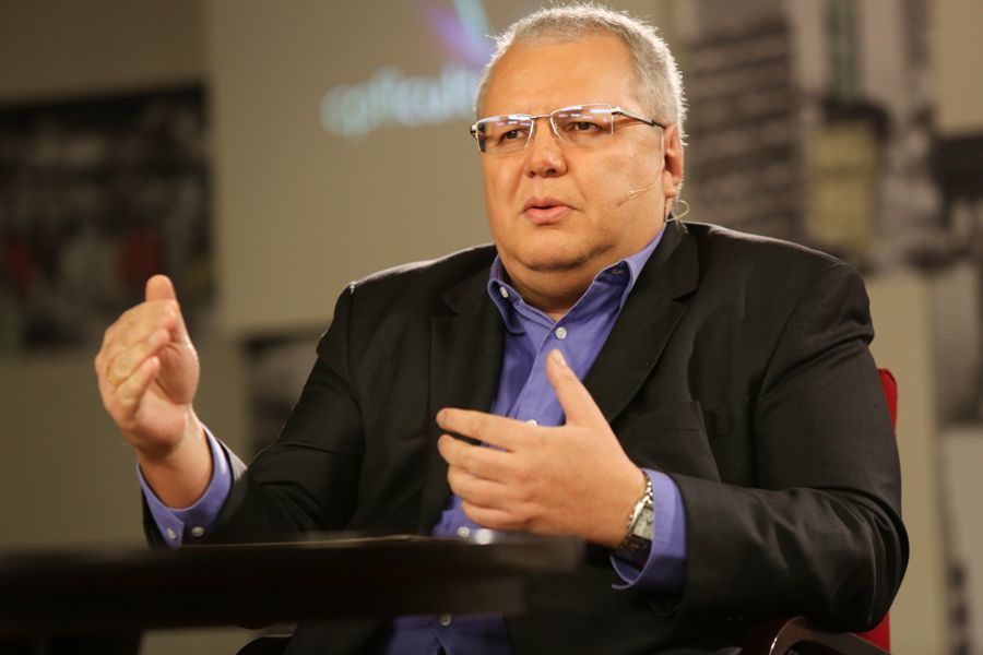 Psiquiatra e Psiquiatra da Infância e Adolescência titulado pela Associação Brasileira de Psiquiatria; Membro da Academia Americana de Psiquiatria da Infância e Adolescência; International Fellow da Associação Psiquiátrica Americana; Presidente Nacional da ABENEPI(2018-2019); Atual Coordenador de Integração Nacional da Abenepi Nacional e Coordenador do Departamento de Neuroética da Abenepi RJ; Especializando em Psiquiatria Forense pelo NUFOR da USP; Especializando em Desenvolvimento Humano da Infância e Adolescência pelo SEPIA da USP.