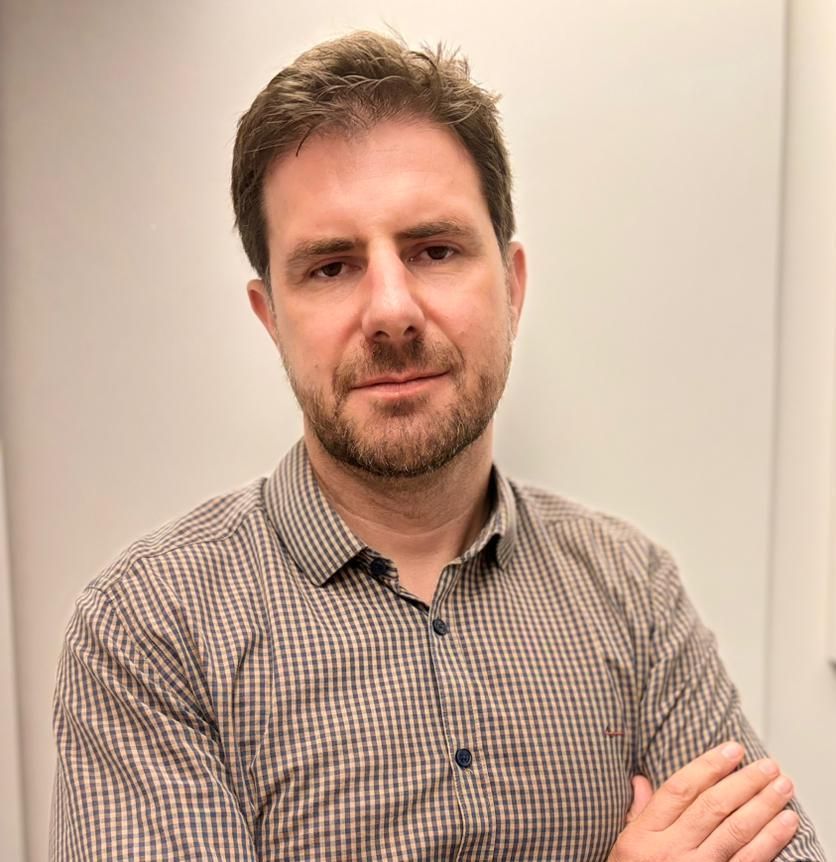 Doutor em Psicologia (UFRGS / University of Virginia, US), Coordenador do curso de Pós-Graduação em Terapia Comportamental Dialética do Instituto VilaELO. Mestre em Psicologia Clínica (PUCRS), Ex- Presidente da Federação Brasileira de Terapias Cognitivas - FBTC (Gestões 2019-2021/2021-2023).