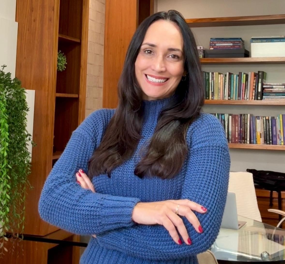 Psicóloga (PUCRS),
Terapeuta cognitivo comportamental e de EMDR.
Mestre e Doutora em Ciências Médicas: Psiquiatria (UFRGS)
Pós-doutora em Psiquiatria e Ciências do Comportamento (UFRGS).
Autora dos livros: Vencendo o Transtorno Obsessivo-Compulsivo: Manual de Terapia Cognitivo-Comportamental para Pacientes e Terapeutas e Vencendo a depressão: Manual de Terapia Cognitivo-Comportamental para Pacientes e Terapeutas (Editora Artmed) e TOCmínio (Arte em livros). Criadora do aplicativo Thrive: saúde mental digital.