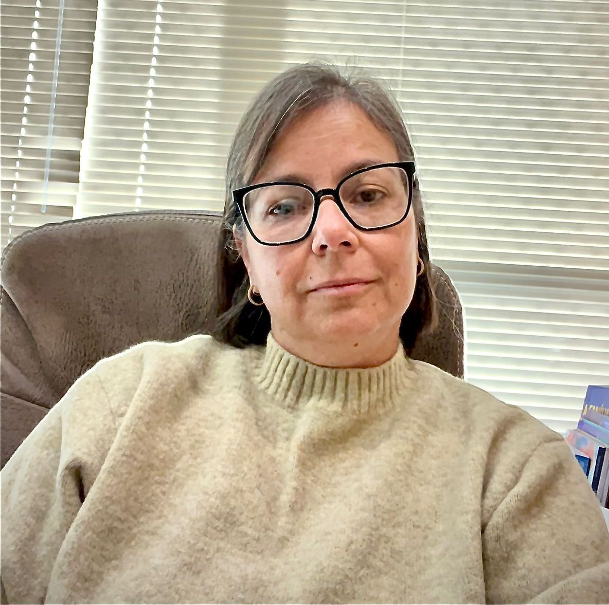 -Especialista em Psiquiatria pelo CFM/AMB
-Membro titular da ABP/APERJ
-International Fellow da American Psychiatric Association
-Coordenadora do Núcleo da Região Serrana da ABENEPI Rio
-Atleta Master de Karatê Kyokushin