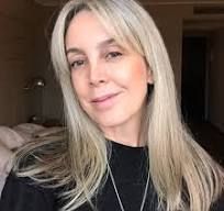 Graduada em Farmácia pela Universidade Federal do Rio Grande do Sul (1995) e pós graduada em Psicopedagogia Clínica e Institucional (2014) pelo Instituto Educacional do Rio Grande do Sul. Pós-graduada em Análise do Comportamento Aplicada (Child Behavior Institute of Miami). Atuou no movimento pelos direitos das pessoas com autismo através do Instituto Autismo e Vida, uma associação não-governamental, na disseminação do conhecimento e conscientização na perspectiva dos Direitos Humanos. É coordenadora da Pós Graduação em TEA, desenvolvida pela Faculdade IPPEO/PR em parceria com o Instiuto Inclusão Eficiente, onde também atua como docente em Especializações nas áreas de Desenvolvimento Infantil, Intervenção Precoce, Neuroaprendizagem e Transtorno do Espectro Autista. Tem experiência na formação de professores, com ênfase na Inclusão Escolar e em estratégias de prevenção de comportamentos desafiadores de alunos com TEA. Ministra cursos, palestras e grupos de estudo para pais e profissionais na temática do autismo. Realiza consultoria e assessoria em Processos Inclusivos e no Empoderamento Parental com ênfase em Transtorno do Espectro Autista (TEA).