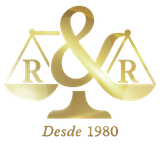 Logotipo dorado con escamas, símbolo & y dos 