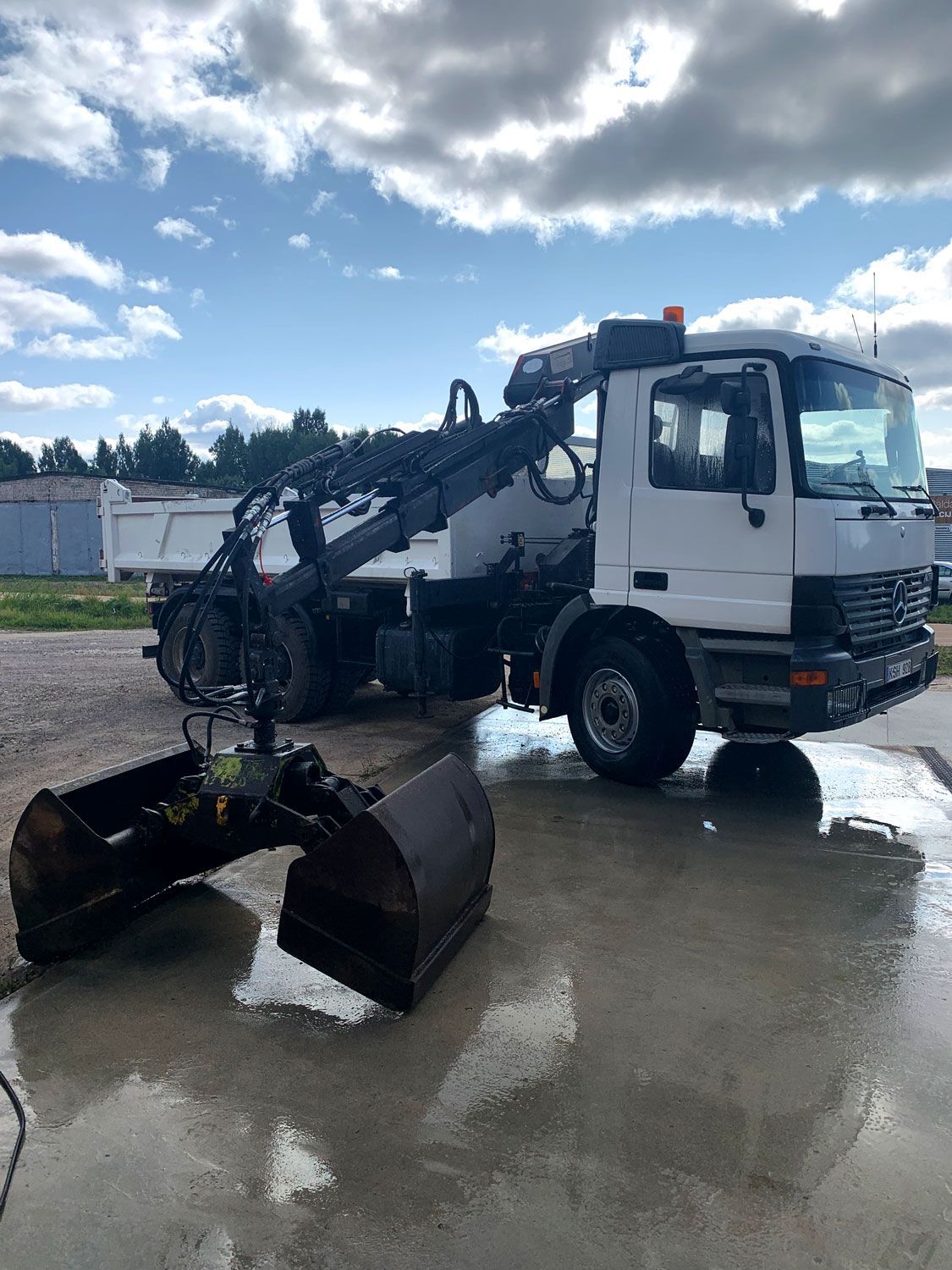 Savivartis: MB Actros, 6x4, talpa 10m3, dvipusis vertimas