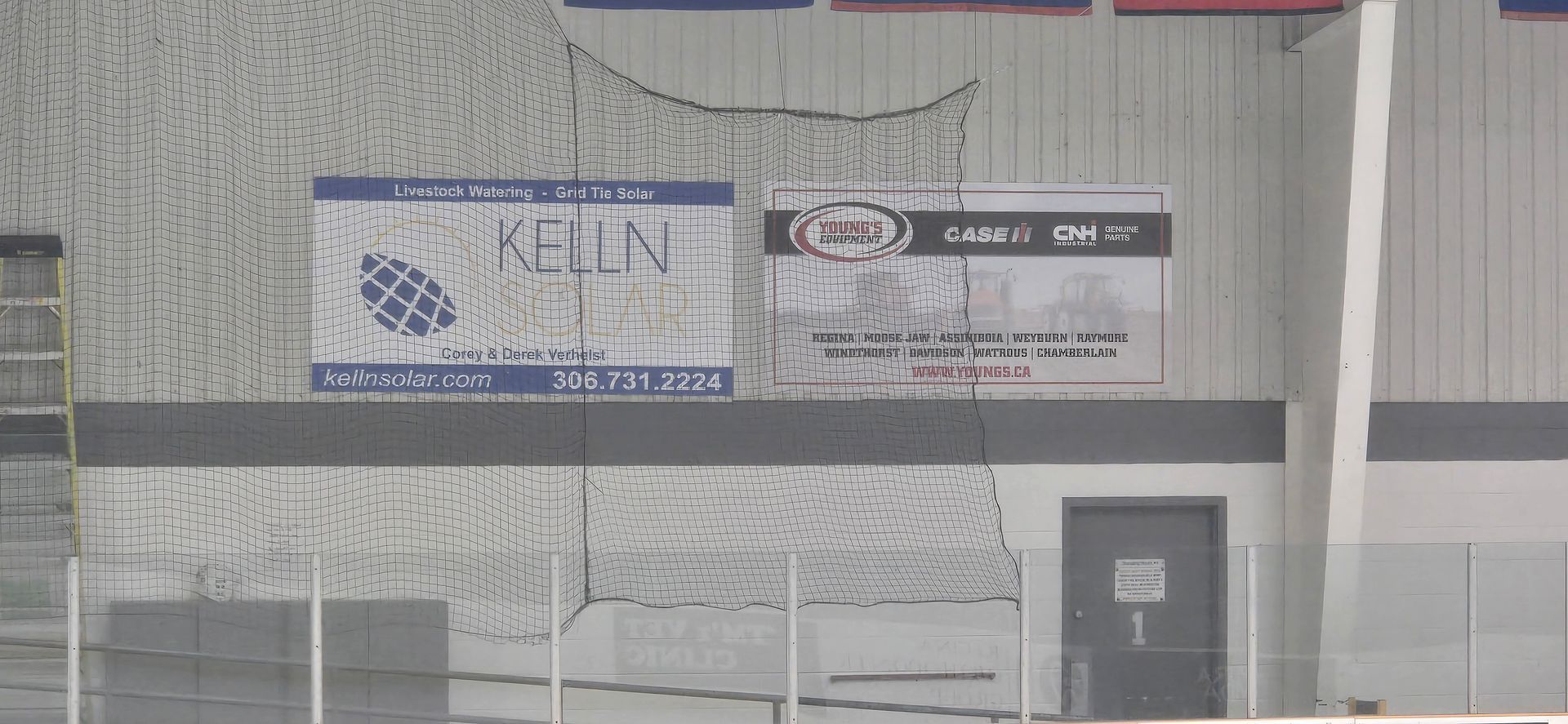 A white wall with a sign that says reinhardt on it.