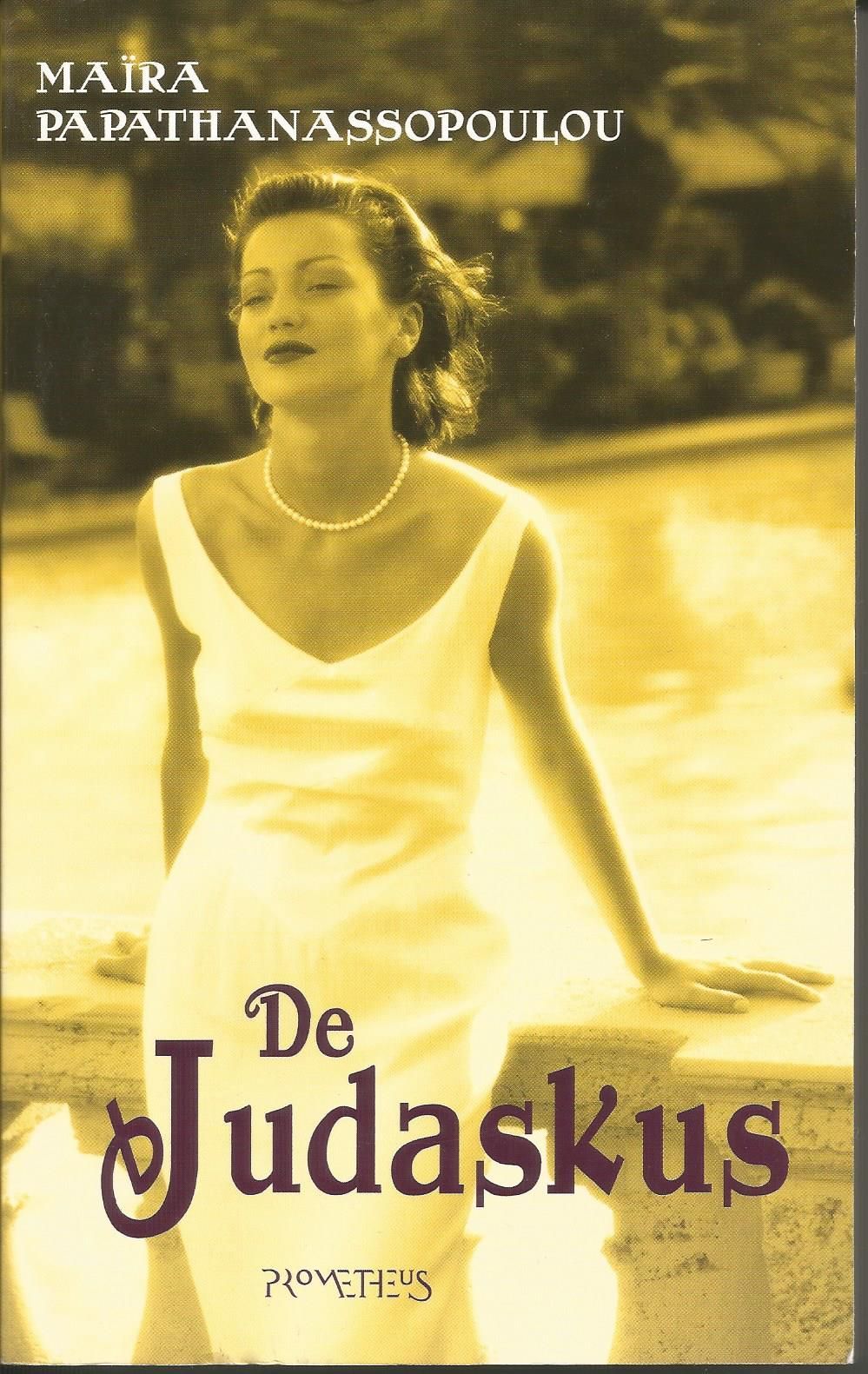 Een vrouw in een witte jurk staat op de cover van de judaskus