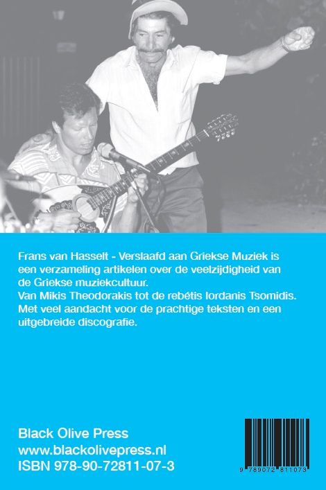 Een groep mannen die instrumenten bespelen op een podium met de woorden frans van hasselt bovenaan