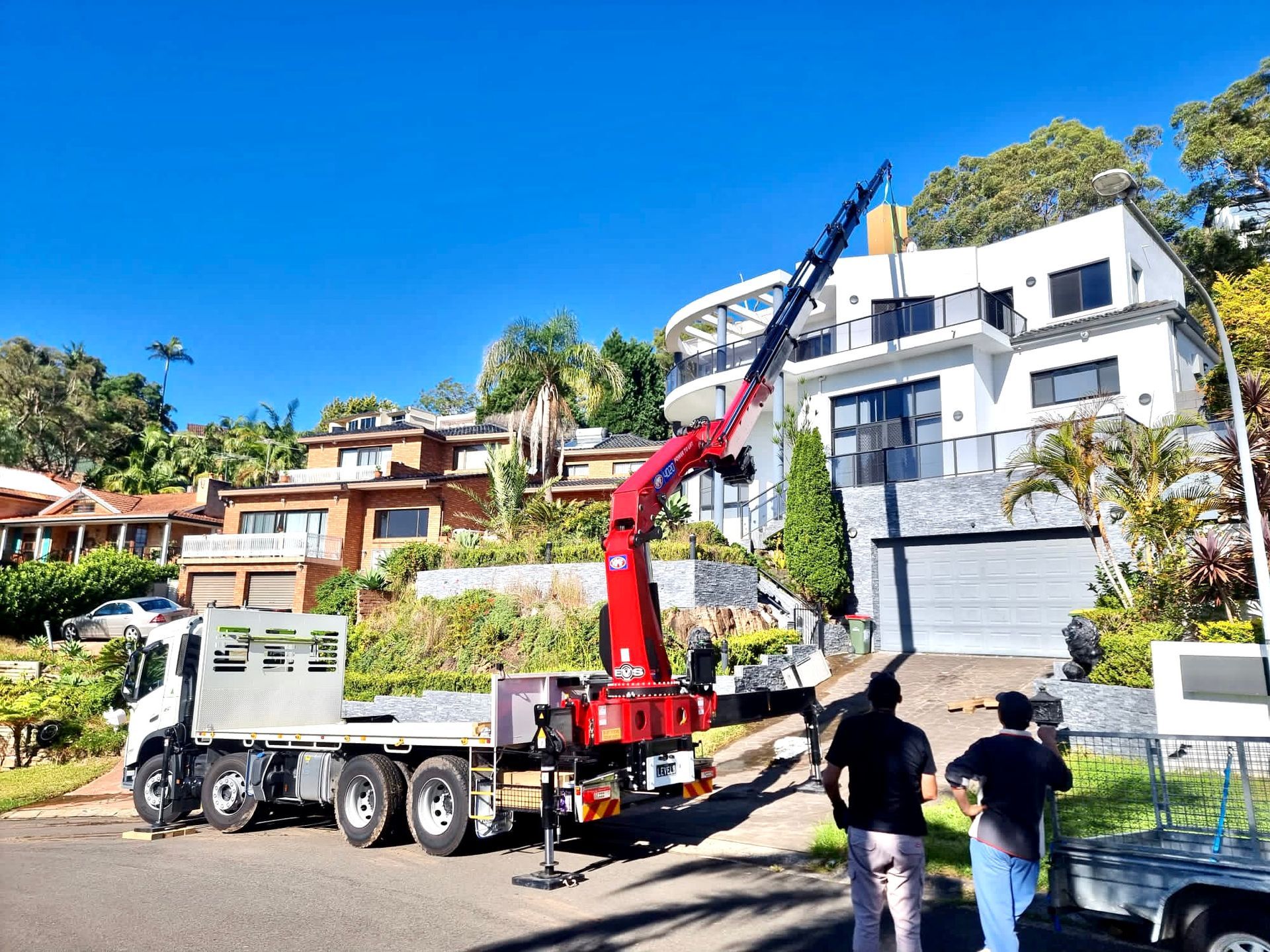 2 Man Managing the Lift — Sydney, NSW — Level8 Cranes