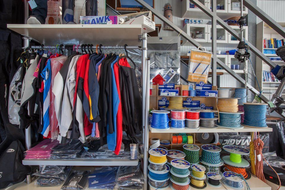 abbigliamento per sport nautici