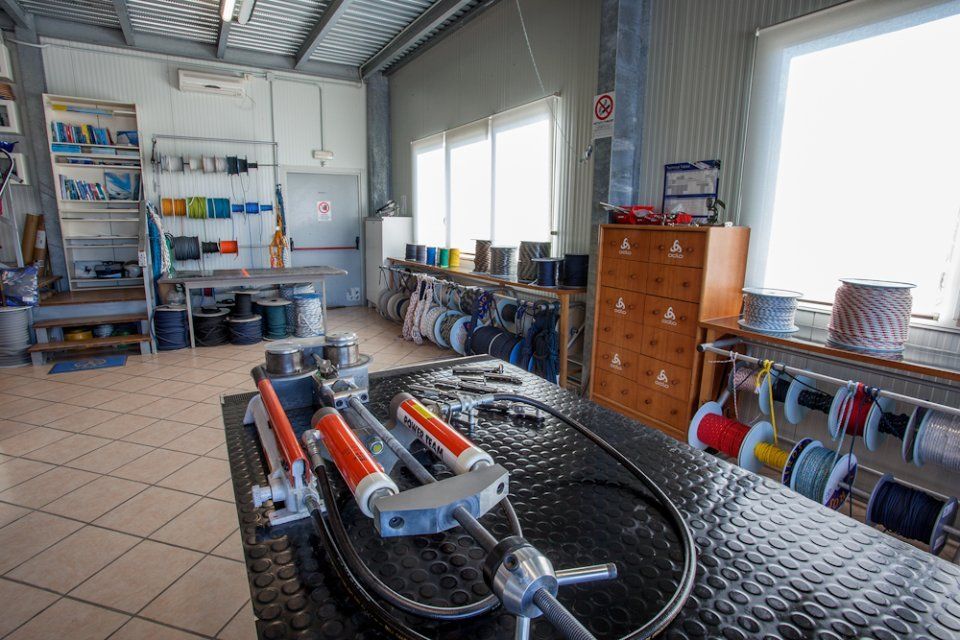 interno del punto vendita nautico