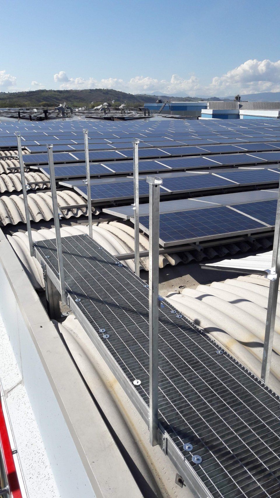 linee vita in acciaio in un tetto