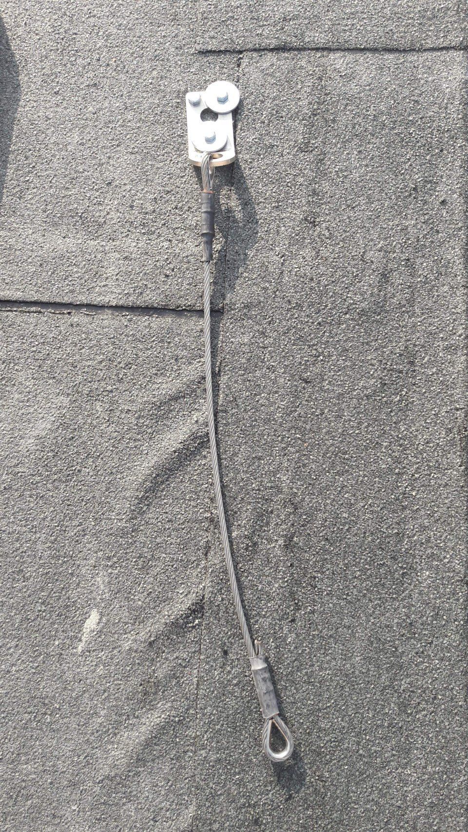 installazione di linee vita su un tetto privato