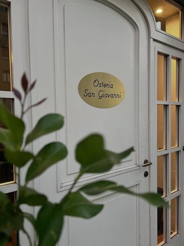 Ingresso ristorante pugliese a Milano 