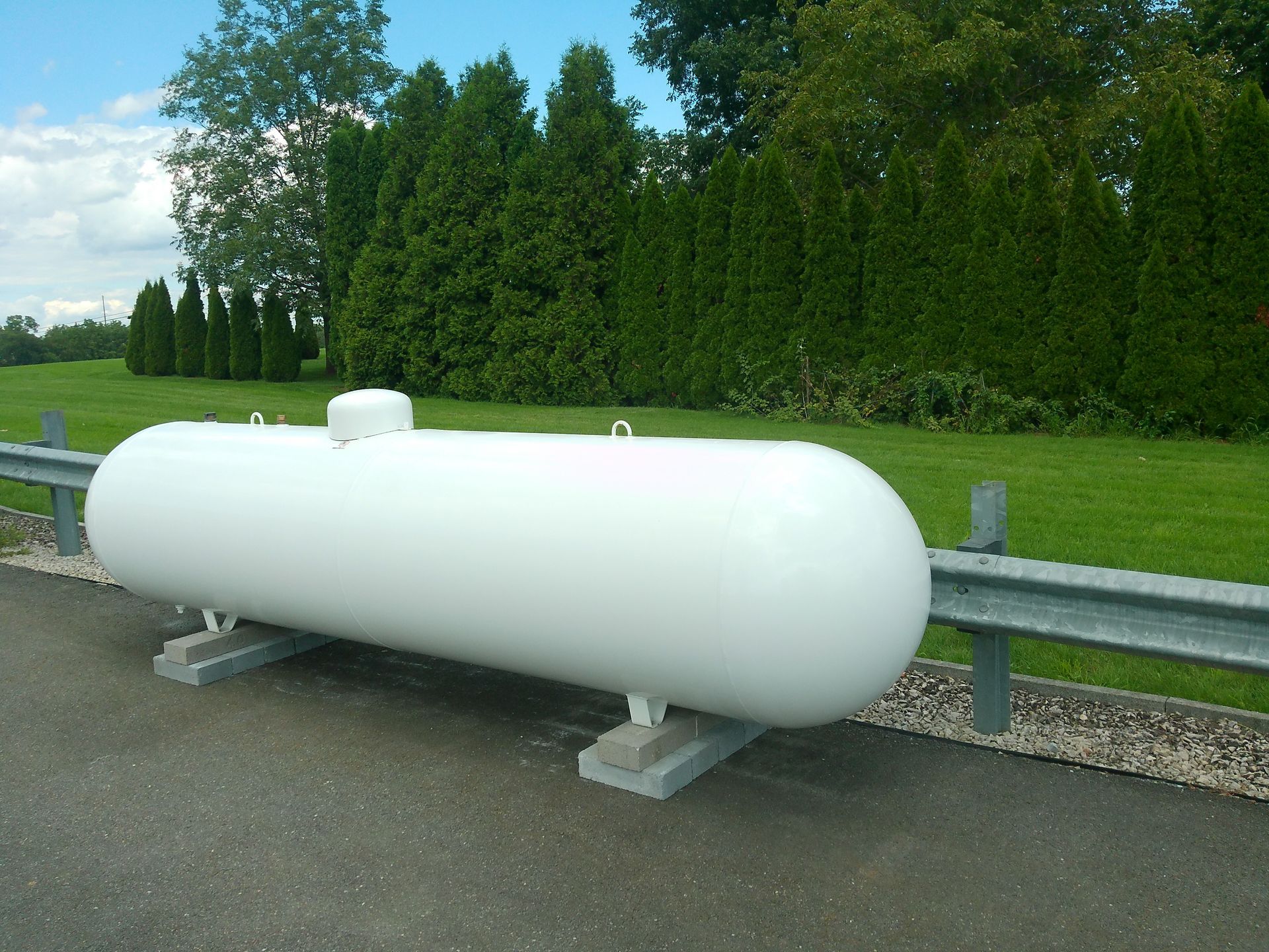 A Large White Cylinder Is Sitting on The Side of The Road Right Side View