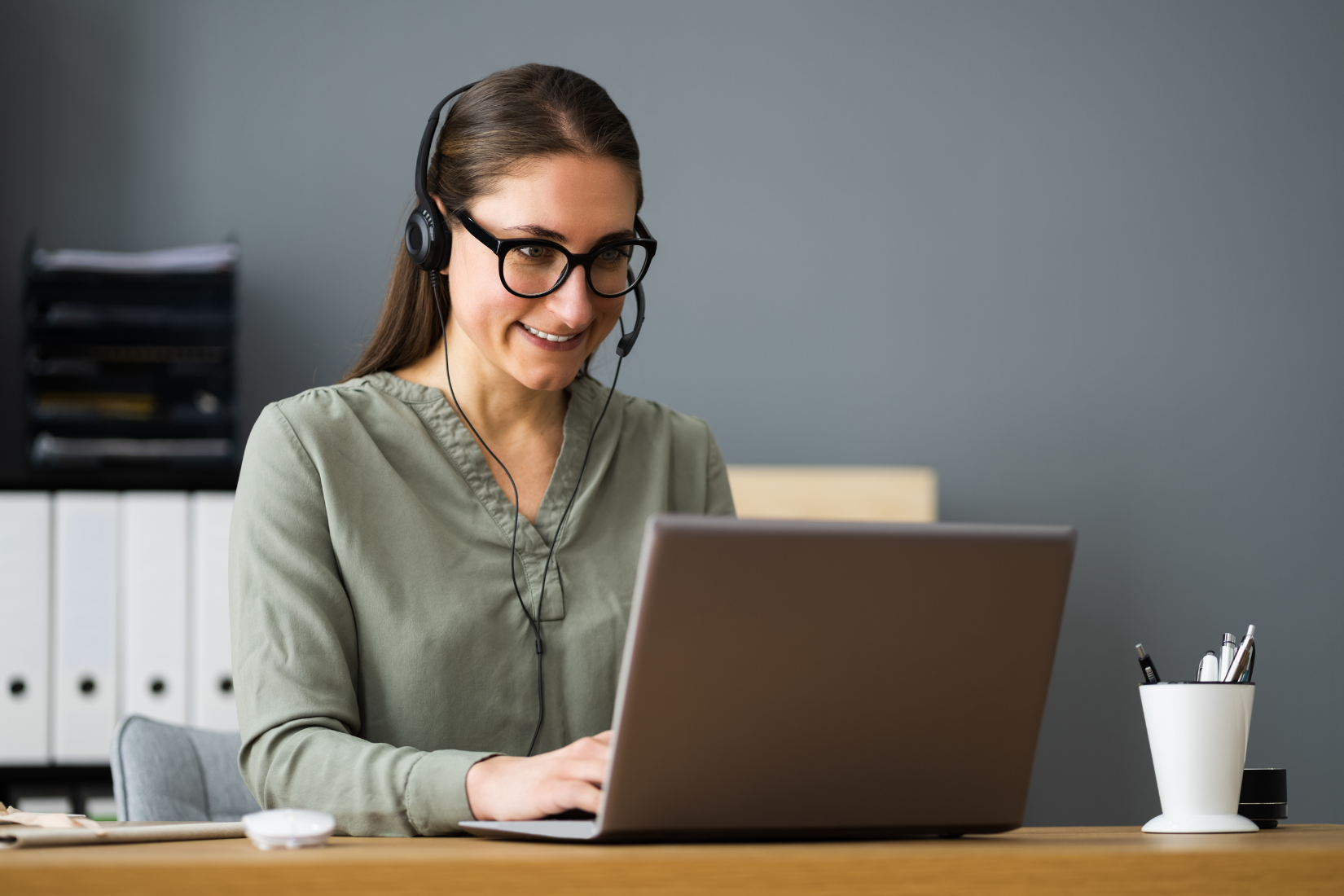 Virtual Assistant working on a laptop with their client.